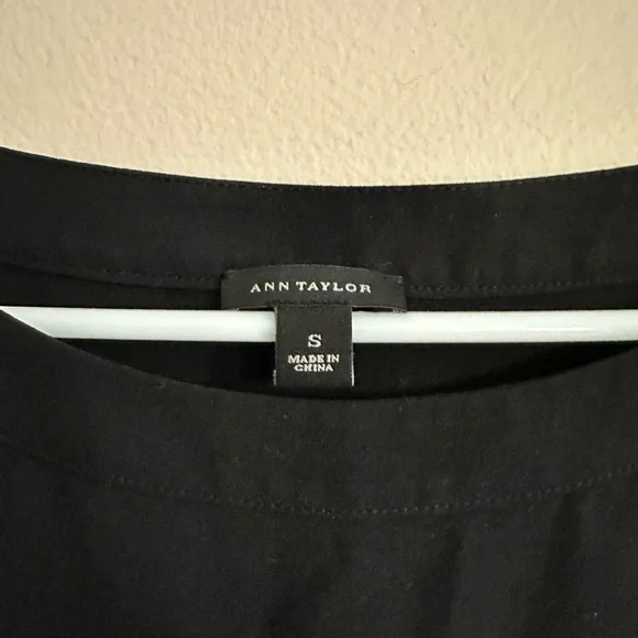 Ann Taylor Black Cap Sleeve Top with Zipper Detail - Picture 2 of 4